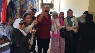 الوطنية للانتخابات تنفى ادلاءالفنان حسين فهمى بصوته مرتين 