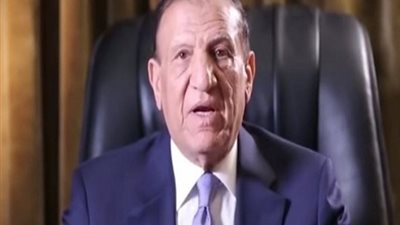 رجل سامى عنان فى 