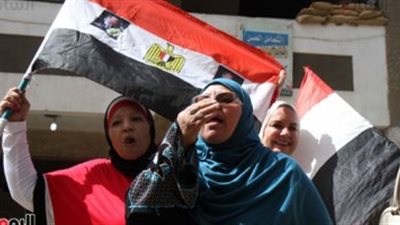 بالصور.. حشود كبيرة أمام اللجان الانتخابية في مصر الجديدة