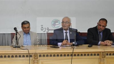 حجازى يعقد اجتماعًا مع الهيئة الفنية لوضع الامتحانات لمناقشة الاستعدادات لامتحانات الثانوية العامة