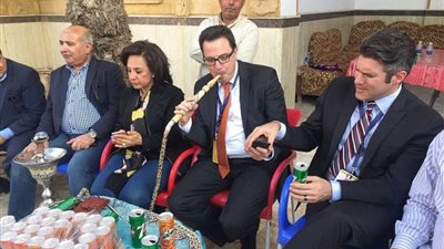 شاهد.. عزومة نائبة المنوفية للوفد الأمريكي لمراقبة الانتخابات: «فطير مشلتت وجبنة بلدي وشيشة»