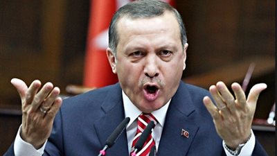 أردوغان يثير الجدل بعد تلاوة آيات من القرآن داخل 