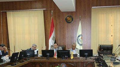 رئيس جامعة بنى سويف يعقد اجتماع لجنة تقييم المرشحين لمنصب عميد كلية الطب البيطرى