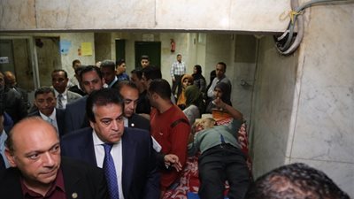 وزير التعليم العالى فى زيارة مفاجأة يكشف المستور بمستشفى قصر العينى