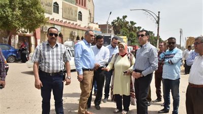 قبل افتتاح السيسى للقناطر أسيوط الجديدة .. بالصور| رصف الطريق بمليون ونصف