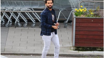 بالصور.. محمد صلاح عقب خروجه من المستشفى 