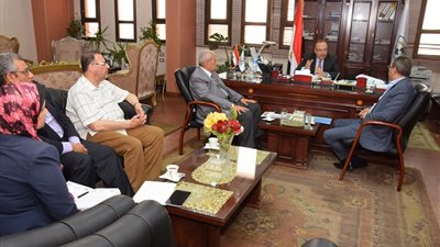 محافظ بني سويف يبحث مع اتحاد الصناعات التعاون في تنفيذ 