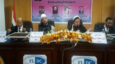 فيديو | وزير الاوقاف ينفعل على باحث بجامعة الزقايق 