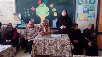 مدرسة رياض الجديدة في تعليم كفر الشيخ تكرم المعلمين الفائقين