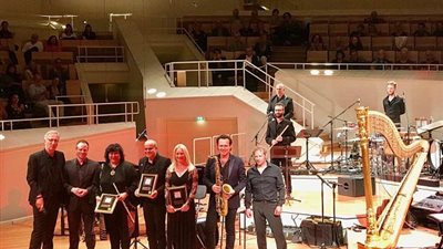 وزيرة الثقافة تتسلم جائزة 