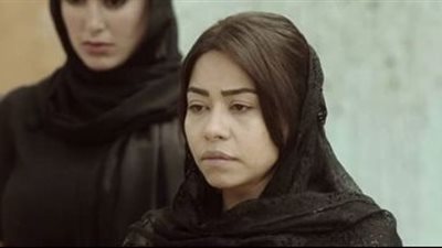 شرين عبد الوهاب تكسر هاتف صحفية في عزاء والدها