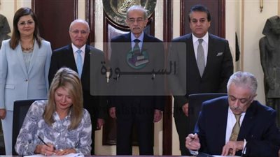 شوقي يوقع ٧عقود تعاون مع شركاء حول العالم في مجال تطوير وتدريب المعلمين