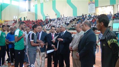 رئيس جامعة جنوب الوادي يشهد اليوم الرياضي لطلاب الجامعة
