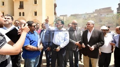 وزير الإسكان يتفقد الوحدات السكنية المنفذة بمشروع 