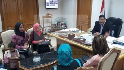 رئيس هيئة محو الأمية وتعليم الكبار يلتقى بعدد من النماذج المضيئة المتحررة من الأمية