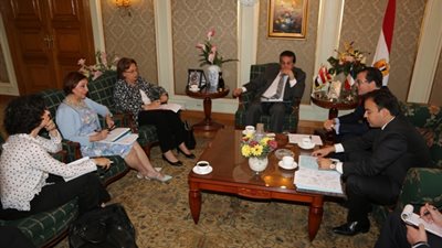 بالصور.. وزير التعليم العالى والبحث العلمى يستقبل السفير الفرنسى بالقاهرة