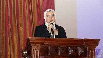 بالصور.. تخريج الدفعة الثامنة من برنامج التصميم الدوائي بصيدلة عين شمس