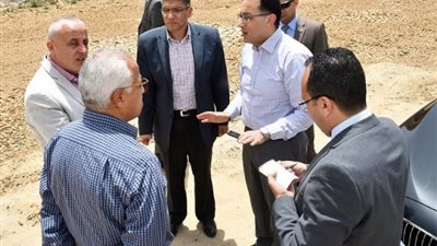 وزير الإسكان يقوم بجولة فى القاهرة الجديدة للاطمئنان على استعدادات مواجهة الأمطار وأعمال تطوير الطرق