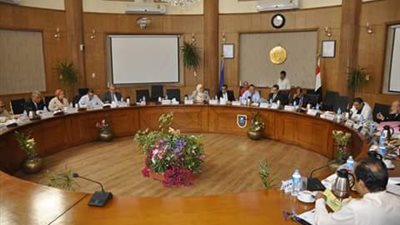 بالصور.. مجلس جامعة القناة يناقش الاستعداد لإمتحانات أخر العام 