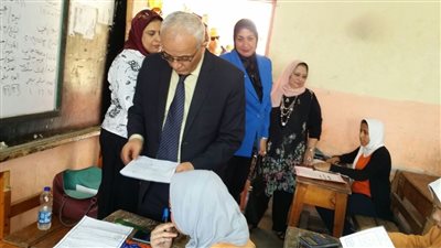 حجازى يتابع امتحانات نهاية الفصل الدراسى الثانى لصفوف النقل