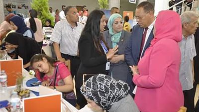 رئيس جامعة القناة يفتتح ملتقى توظيف كلية السياحة والفنادق 