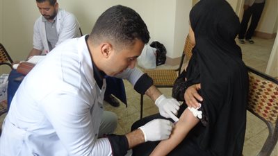 قوافل جامعة المنوفية تستأنف الحملة القومية للقضاء على فيروس سي بمنشأة الشريكين