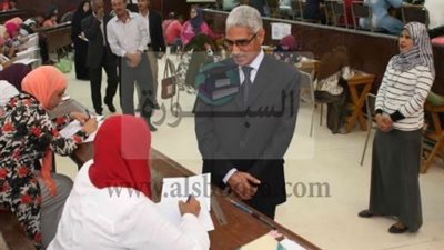 رئيس جامعة جنوب الوادي يتفقد امتحانات كليات الجامعة