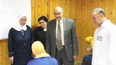 مدير التأمين الصحى يتابع أمتحانات معهد تمريض للبنات بأسيوط 