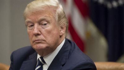 ترامب يسمح للمدرسين بحمل السلاح مجددا