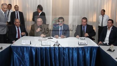 وزير التعليم العالي يعقد اجتماعا لصندوق تحسين أجور العاملين بالجامعات المصرية بجامعة عين شمس 