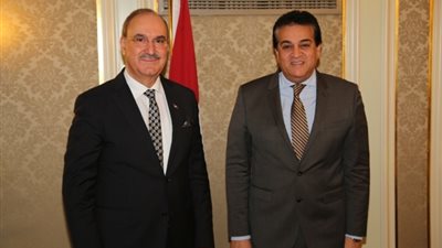 بالصور.. وزير التعليم العالى يبحث آليات التعاون العلمى مع العراق