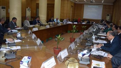 مجلس جامعة بنها يشدد علي منع الهواتف المحموله في لجان الامتحان    