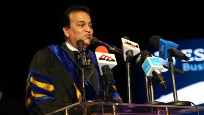 عبدالغفار يشهد حفل تخرج دفعتين بجامعة اسلسكا مصر 