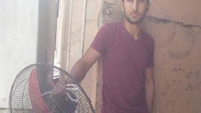 بالفيديو ..طالب يصطحب مروحة معه داخل لجنة الامتحان بحلوان