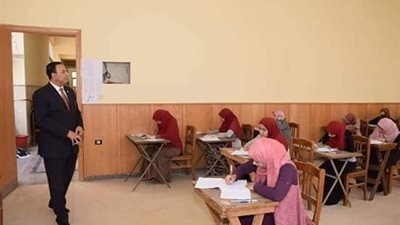 رئيس جامعة المنوفية يتفقد الامتحانات بكلية الزراعة والمجمع التعليمى بكلية تربية  