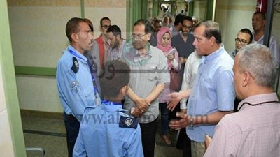 رئيس جامعة سوهاج يخرج الكارت الاحمر لطبيب ومدرس مساعد و 3 ممرضات 