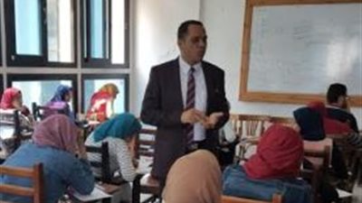 رئيس جامعة دمنهور يستجيب لرغبات طلابه على صفحته الشخصية 