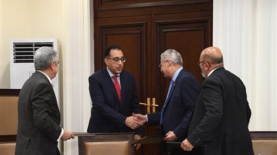 وزير الإسكان يشهد توقيع عقد رفع كفاءة معالجة الصرف الصحى بمحطة التنقية الشرقية بالإسكندرية