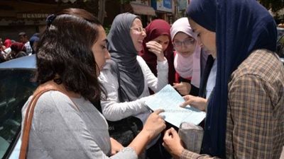 ابتسامة على وجوه طلاب الثانوية العامة بسبب الاقتصاد