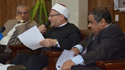 مفتى الجمهورية يلقى محاضرة فى ندوة عن 