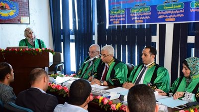 رئيس جامعة دمنهور يترأس لجنة  مناقشة رسالة دكتوراه الفلسفة فى العلوم الطبية البيطرية 