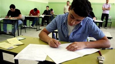  ضبط طالب نشر جزء من سؤال على 