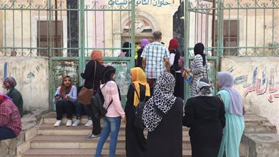 بدء امتحان مادة الجبر والهندسة الفراغية لطلاب الثانوية العامة