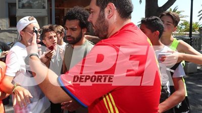 محاصرة محمد صلاح بأسبانيا