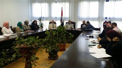 رئيس جامعة دمنهور يناقش إجراءات تنفيذ التعليم الالكترونى بالجامعة 