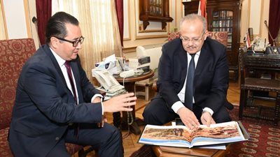 الخشب يلتقي سفير كازاخستان بالقاهرة لبحث التعاون في المجالات التعليمية