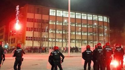 سقوط مشجع كرة من الدور السادس بموسكو