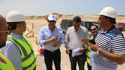 وزير التعليم العالى يتفقد تتفيذ منشآت جامعة العلمين الدولية  للعلوم والتكنولوجيا 
