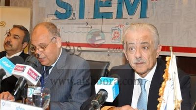 شوقي: قريبا وداعا للكتاب المدرسي واهلا بالمنهج الالكتروني