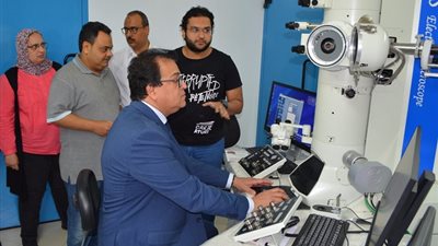 وزير التعليم العالى يتفقد مدينة الأبحاث العلمية والتطبيقات التكنولوجية ببرج العرب
